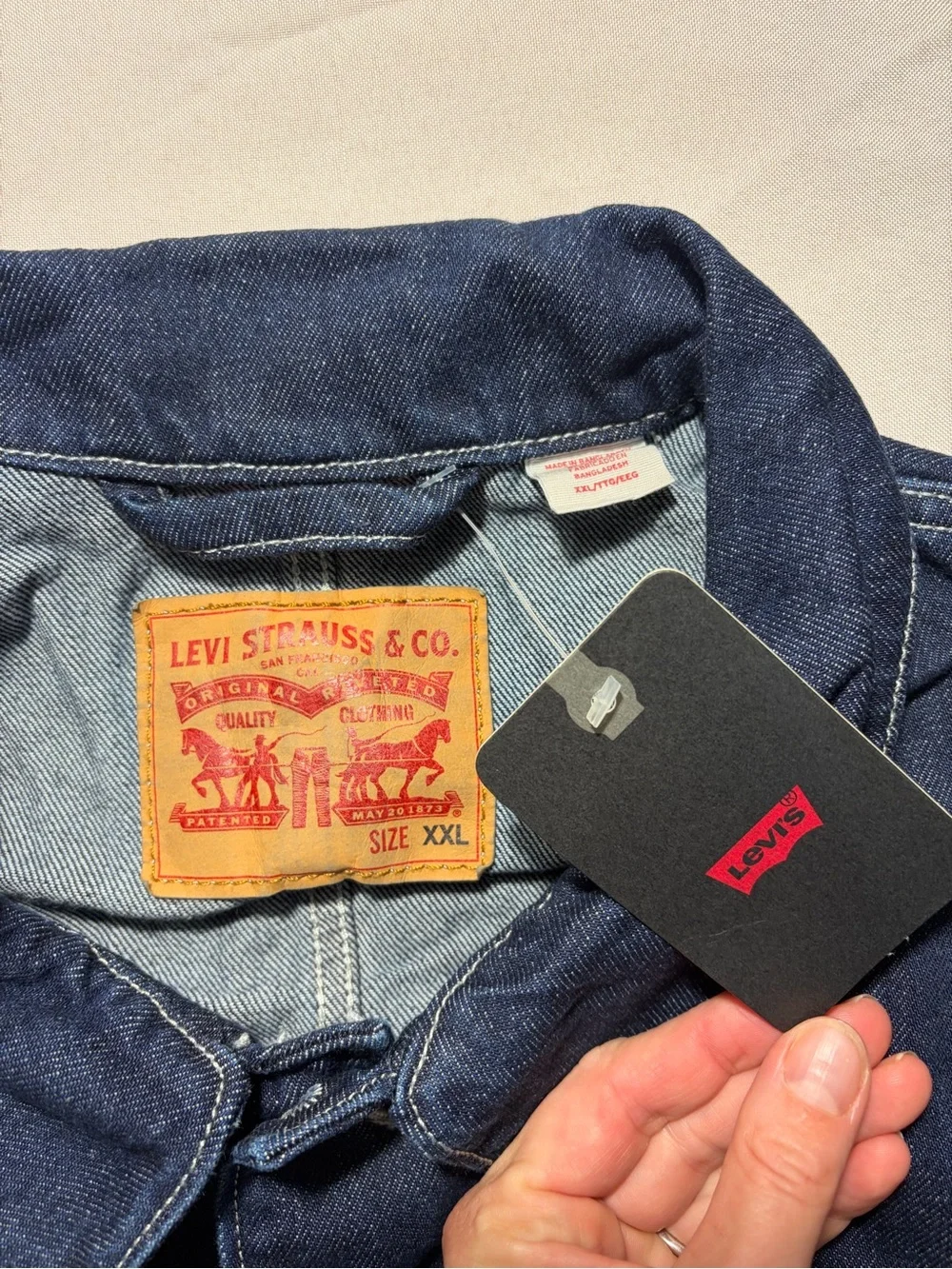 Levis straight cut